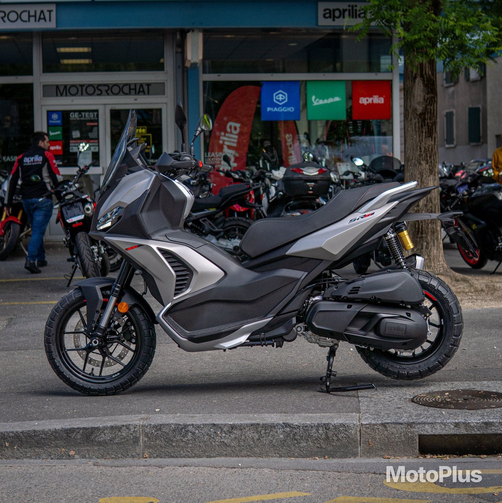Aprilia SR GT 400